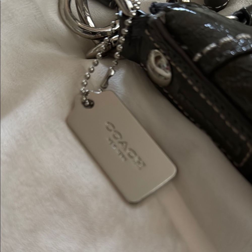 Coach Black Leather Shoulder Bag with Adjustable Strap - Picture 3 of 5